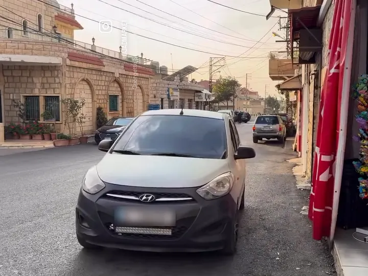 A car pulling up outside Jad Market